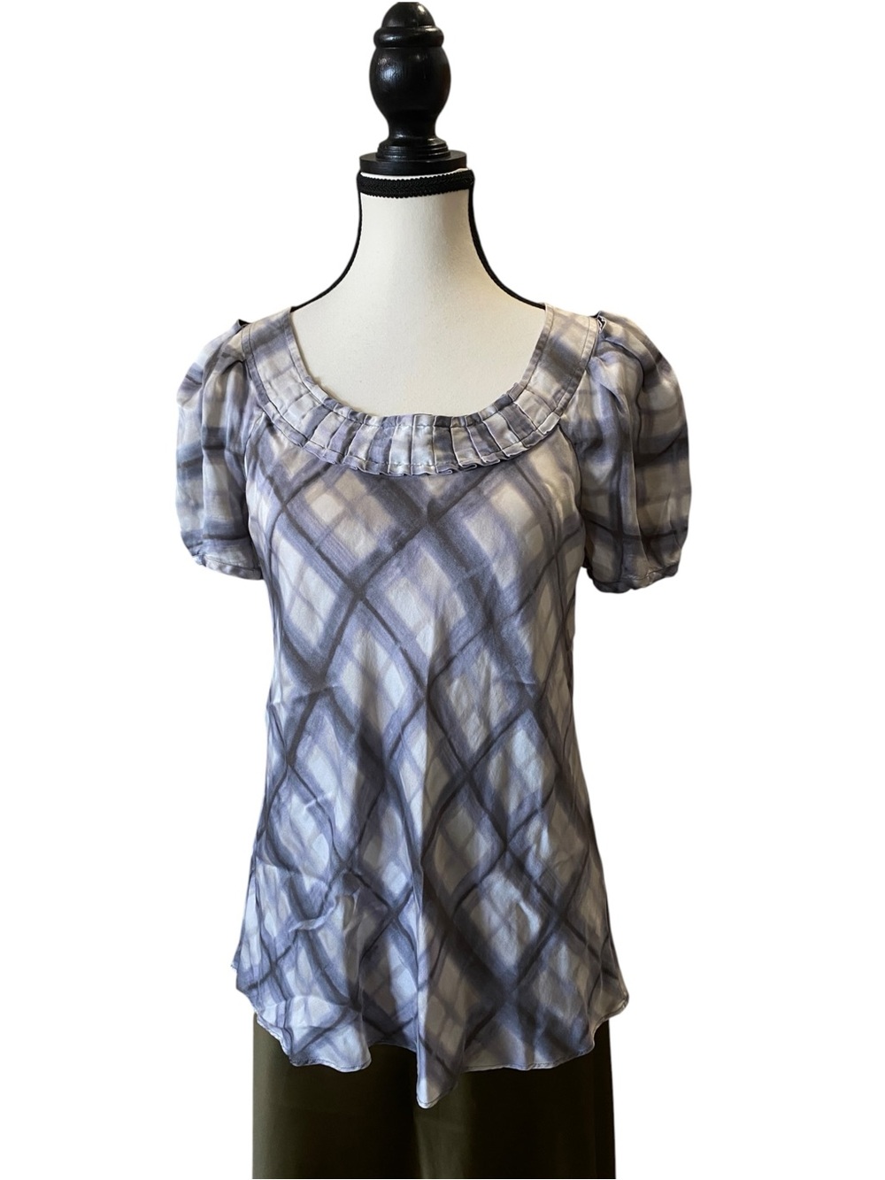 Banana Republic 100% silk short sleeve blouse size M